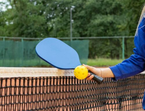 How to Choose the Best Pickleball Paddle in 2025 (Materials, Size & Buying Tips)